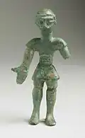 Figurina unui bărbat; secolele al III-lea-al II-lea î.Hr.; bronz; înălțime: 6.8&nbsp;cm; Muzeul de Artă al Comitatului Los Angeles (SUA)