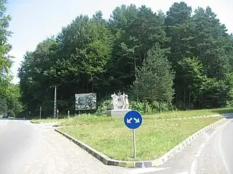 Intersecția către satul Ciprian Porumbescu din drumul național DN17 (Gura Humorului–Suceava)