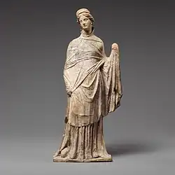 Statueta unei femei; secolul al II-lea î.Hr.; teracotă; înălțime: 29,2&nbsp;cm; Muzeul Metropolitan de Artă