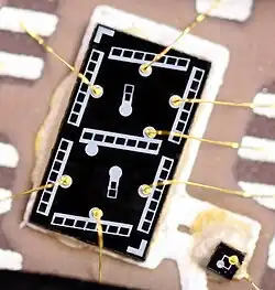 Un digit de la un afișaj cu LED-uri de tip 7 segmente utilizat la un calculator de buzunar Texas Instruments TI-2500