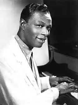 Nat King Cole, pianist, interpret de jazz american