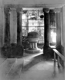 Capela Tiffany din 1893 Word's Columbian Exposition, acum în Muzeul de Artă Americană Charles Hosmer Morse din Winter Park (Florida)