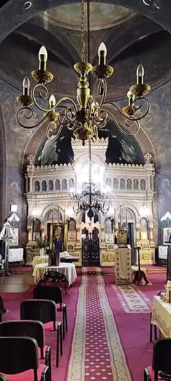 Biserica Sfinții Nicolae și Alexandru din Netezești: interiorul, mobilierul și iconostasul.