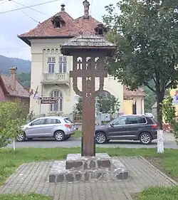 Monumentul Eroilor Români din Primul Război Mondial. Troița este amplasată în Piața Eroilor din Săliște și a fost dezvelită în anul 1933.