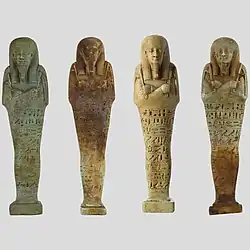 Ușabtiuri; 570–526 î.Hr.; faianță; 17,9 × 4,6–4,9 cm; Muzeul de Arheologie din Cracovia