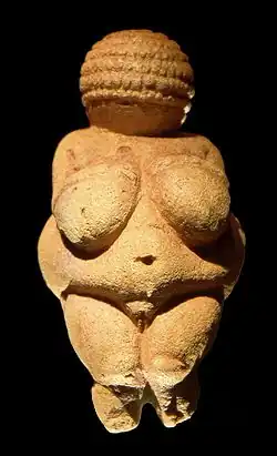 Venus din Willendorf; c. 26.000 î.Hr.; calcar colorat cu ocru; Muzeul de Istorie Naturală din Viena (Austria)