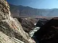 Râul Yangtze lângă  Cheile Săritura Tigrului (Tiger Leaping Gorge)