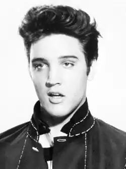 Elvis Presley, cântăreț american, supranumit "regele rock-ului"