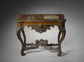 Masă rococo pentru jocuri; circa 1735; lemn cu marchetărie de fildeș; 78,7 x 94 x 54,6 cm; din Mainz (Germania); Muzeul de Artă din Cleveland