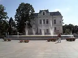 Fântâna din Piața Primăriei și Galeria de Artă