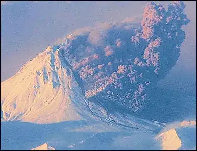 image of a pyroclastic flow showing the plume