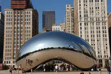 Photo of the Cloud Gate sculpture in Millenium Park in Chicago, IL, USA